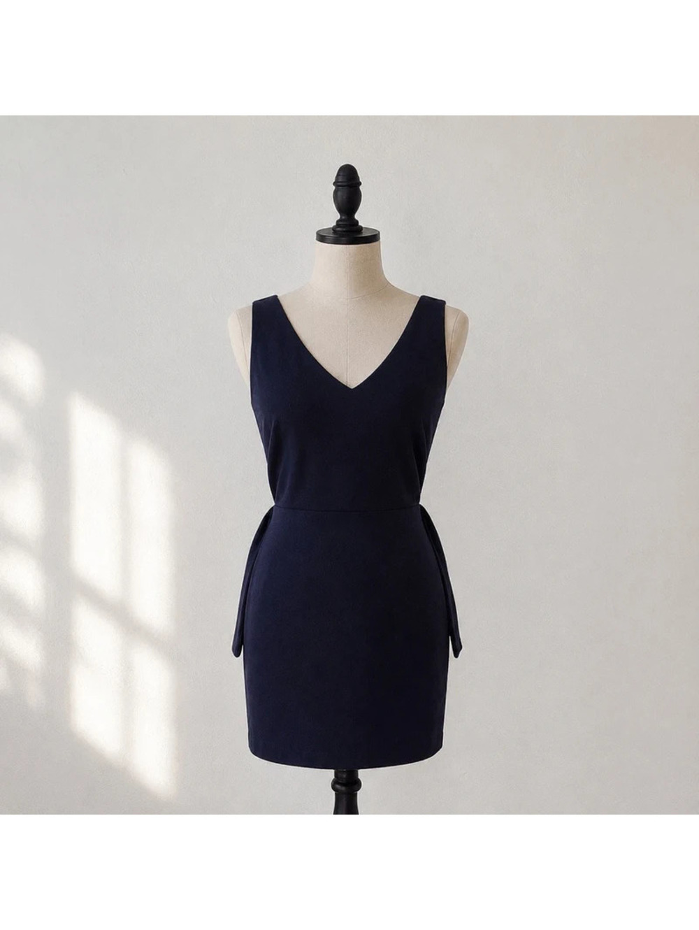 NWT BcbGeneration navy lace back sheath Dress size 4 | V-Neck cocktail dress